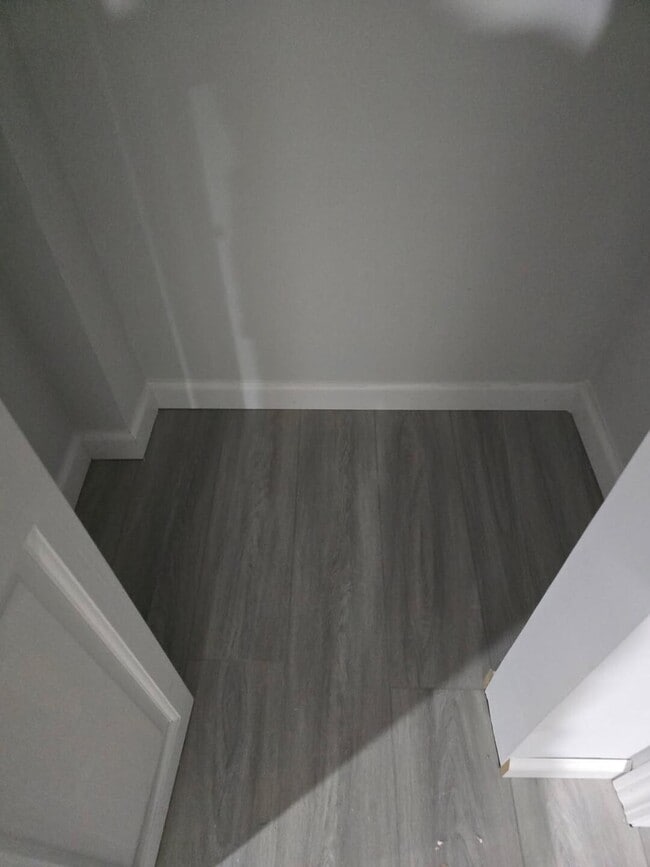 Building Photo - 655 S 7th Ave