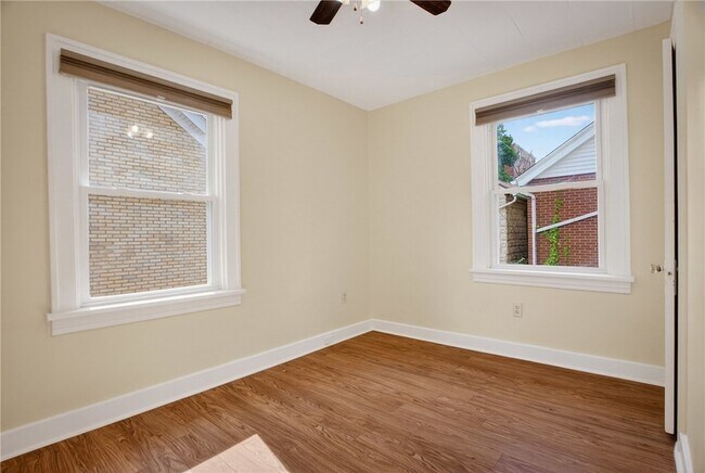 Building Photo - 1227 Denisonview St