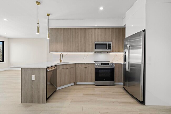 Building Photo - 4525 Bergenwood Ave