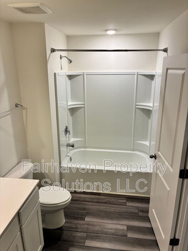 Building Photo - 1050 Paddington Dr