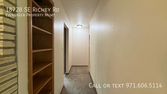 Building Photo - 18728 SE Richey Rd