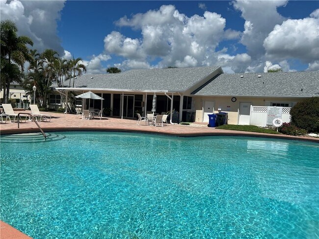 Building Photo - 451 Grove Isle Cir