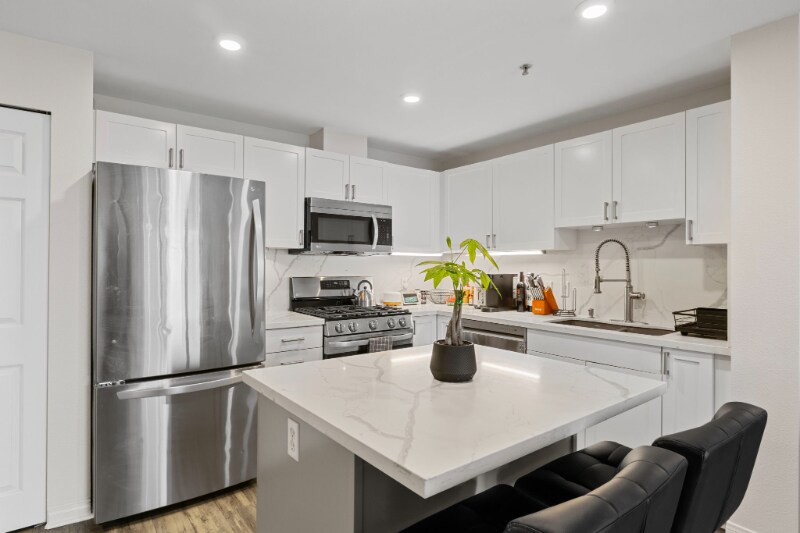 Building Photo - 1240 India St