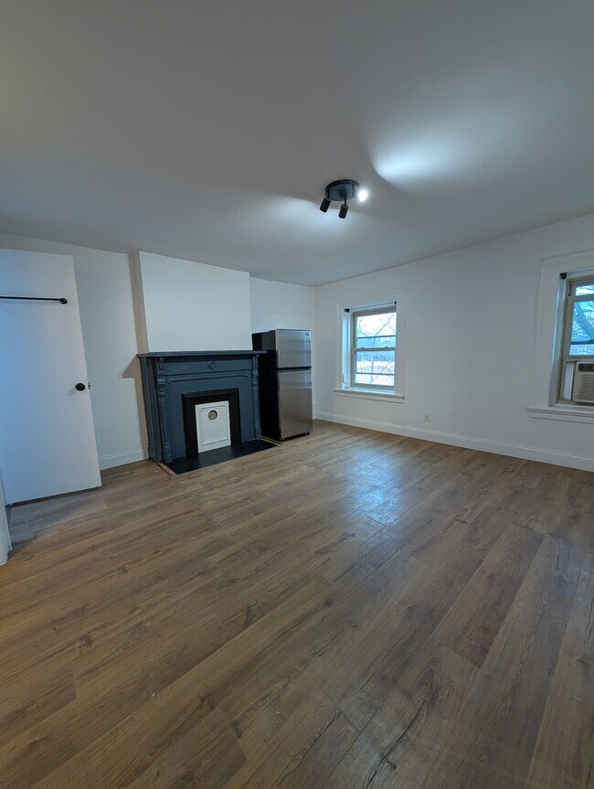 Building Photo - 71 Downing St