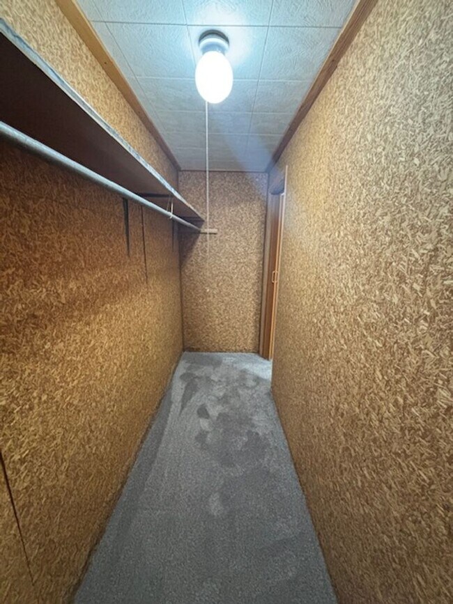 Building Photo - 419 W 5th Ave