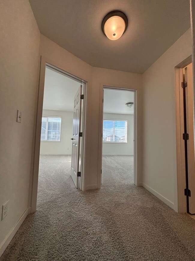 Building Photo - 3 Bedroom 3 Bathroom Townhomes