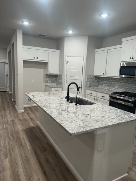 Building Photo - 8242 Sunrise Glen