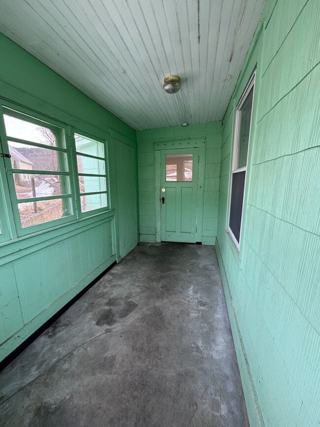 Building Photo - Cozy 2-Bedroom House with Heat Included