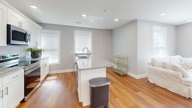 Building Photo - 5BR/5BA in Fort Sanders | Walk to UTK | St...