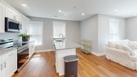 Building Photo - 5BR/5BA in Fort Sanders | Walk to UTK | St...
