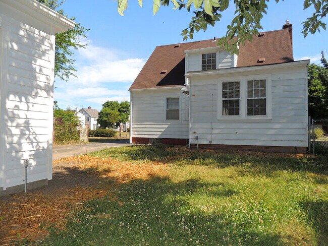 Building Photo - Beautifully Renovated 3BR Cape Cod in Shaker Heights – Spacious & Move-In Ready!