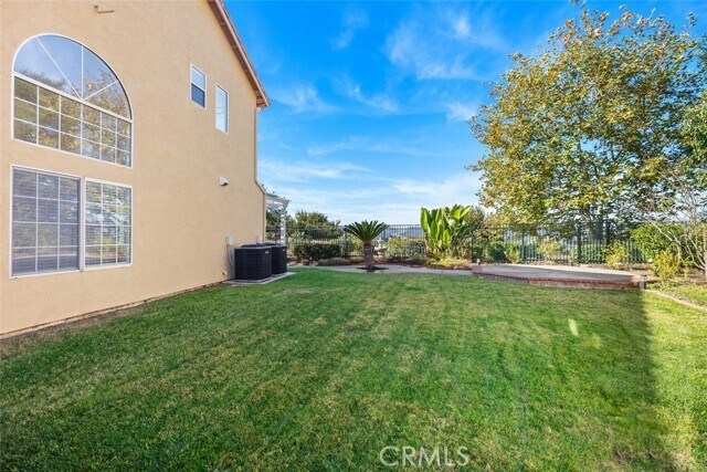 Building Photo - 2 Crystalglen