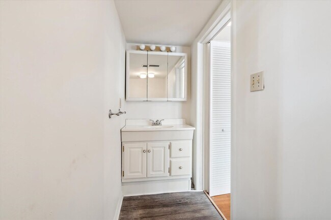 Building Photo - HISTORIC COTTAGE IN THE HEART OF MIDTOWN