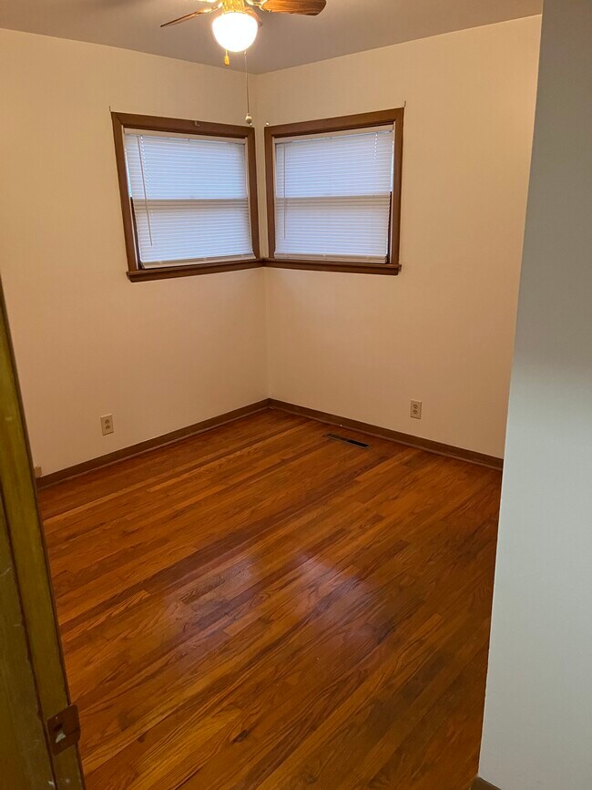 Building Photo - 240 Smith St