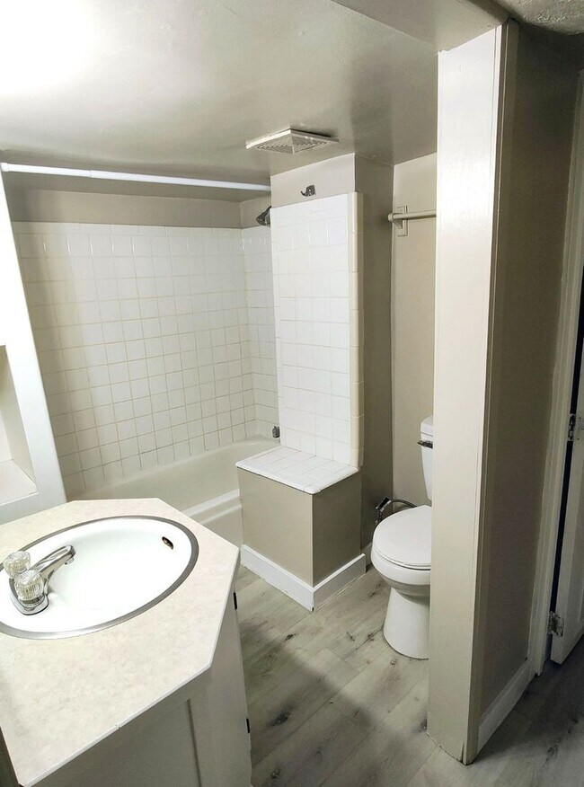 Building Photo - 133 Cottage Ave