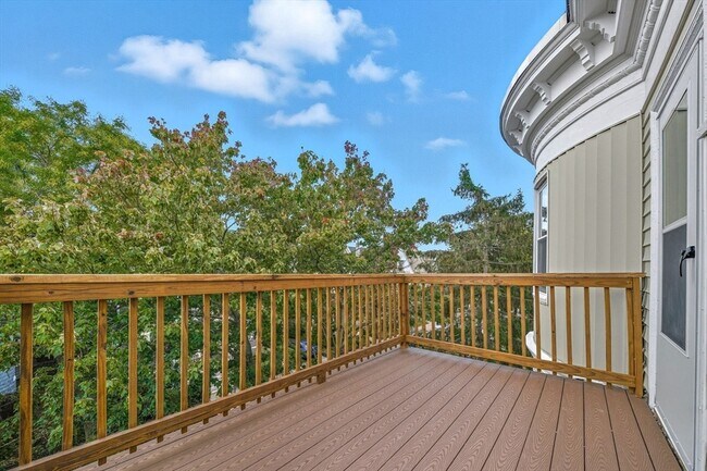 Building Photo - 24 Hinckley St