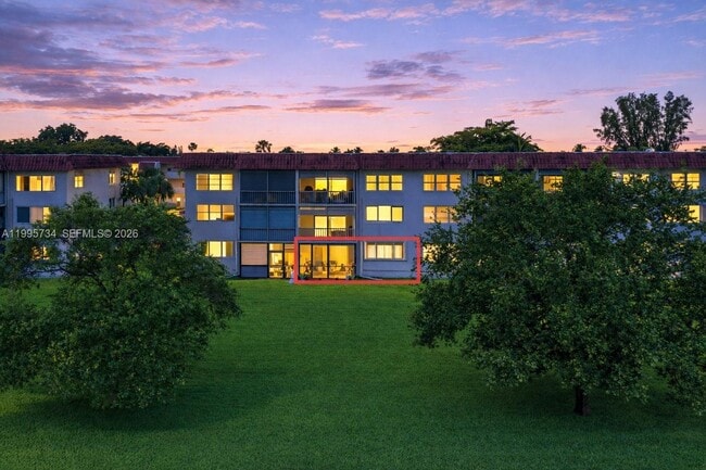 Building Photo - 9200 N Hollybrook Lake Dr