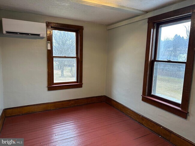 Building Photo - 15 Myers Rd