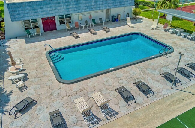 Building Photo - 5730 Fernley Dr E