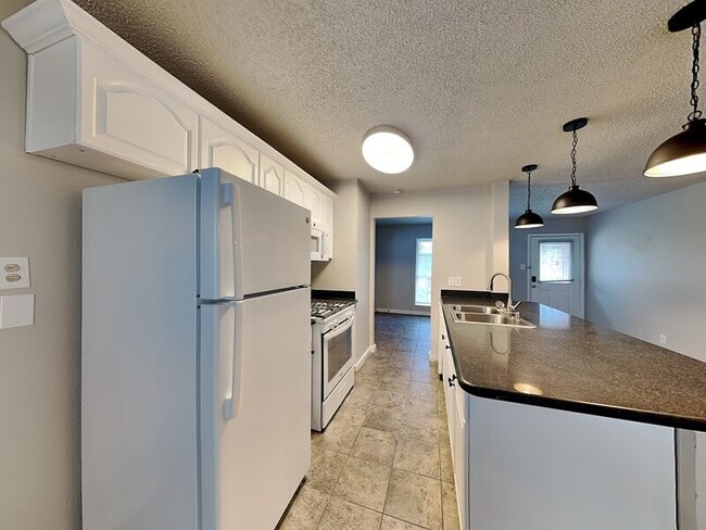 Building Photo - 1101 Johns Dr