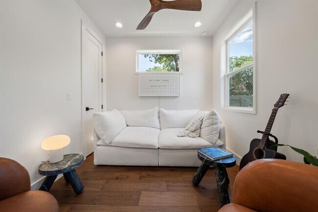 Building Photo - 2609 Willow St