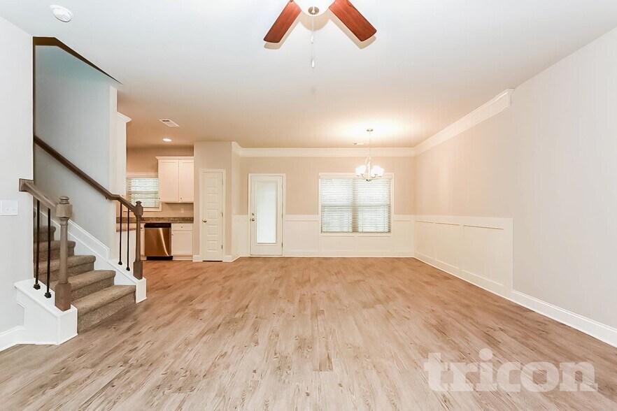 Building Photo - 817 Crescent Way