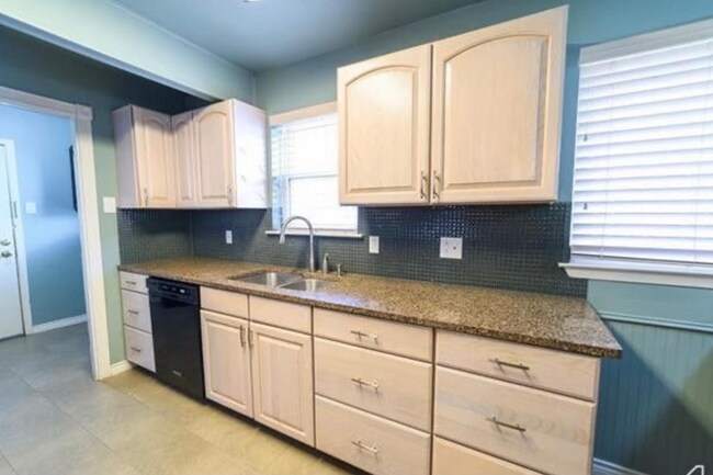 Building Photo - Student-Friendly Room for Rent in Richardson - $1,500.00/Masters (Shared Housing)