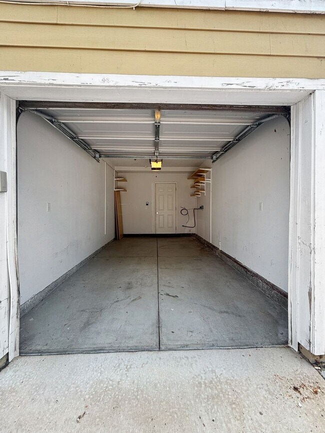 Building Photo - Charming 2BD/1BA Detached Condo in Univers...