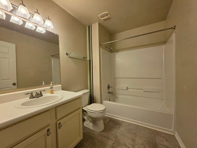 Building Photo - Gulf Shores town home with garage