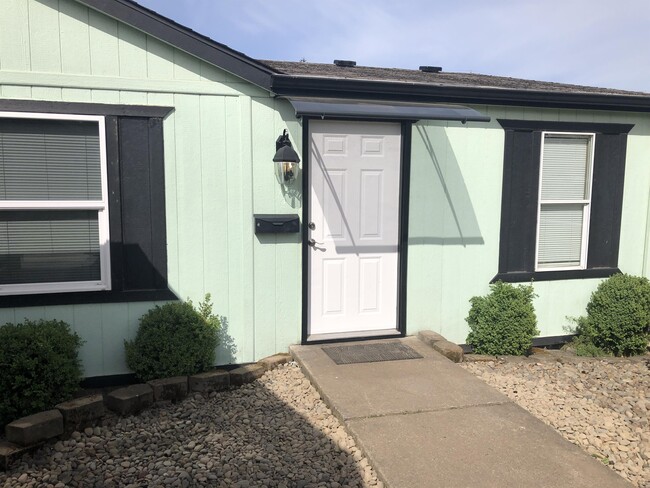 Building Photo - 167 W Rose St