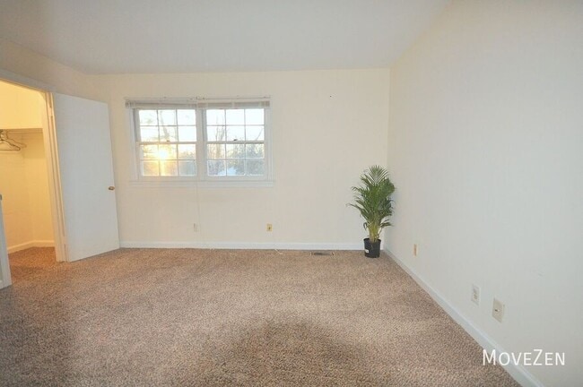 Building Photo - 2841 Tully Square