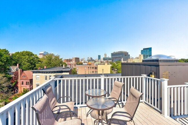 Building Photo - 1064 Beacon St