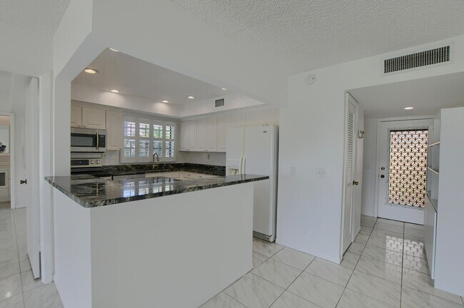 Building Photo - 224 Capri E