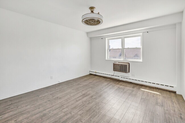 Building Photo - 25 Cartright St