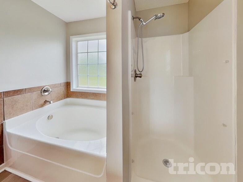 Building Photo - 1616 Broad Cir