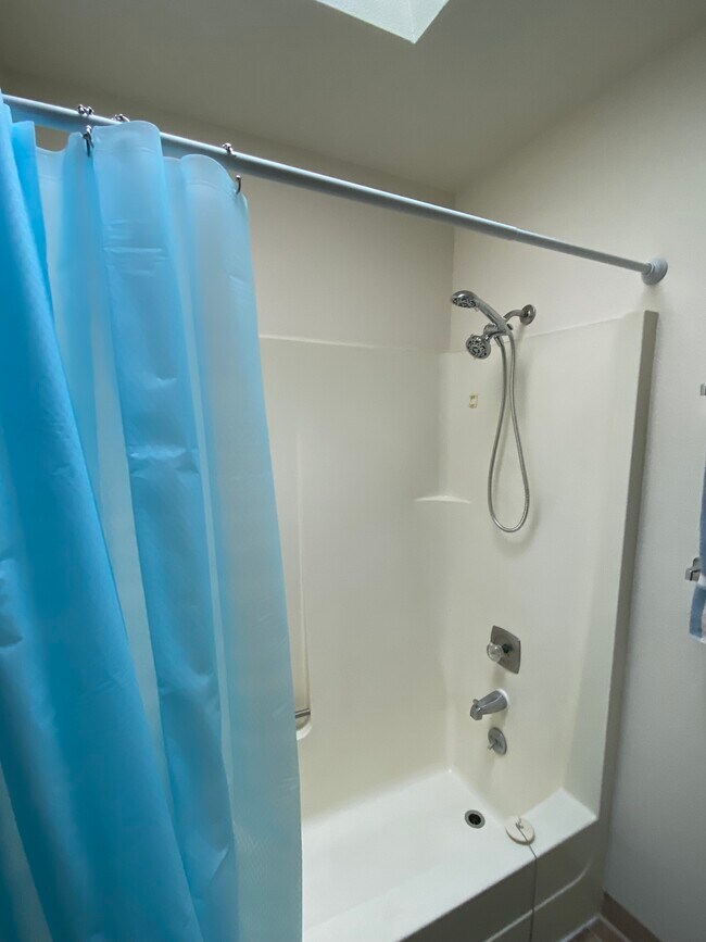 bath - 1439 SW Montgomery St