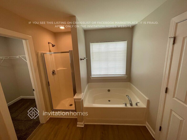 Building Photo - 527 Clearwater Dr