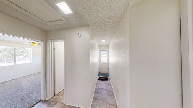 Building Photo - Charming 3 bedroom 2 bathroom in Yucaipa