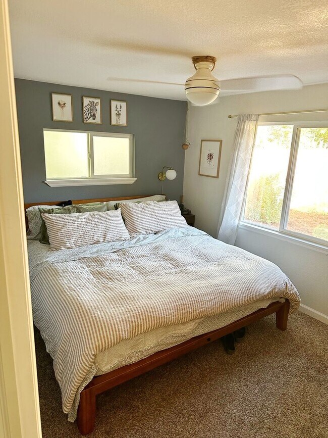 Building Photo - Downtown Loveland Home with Garage and Spa...