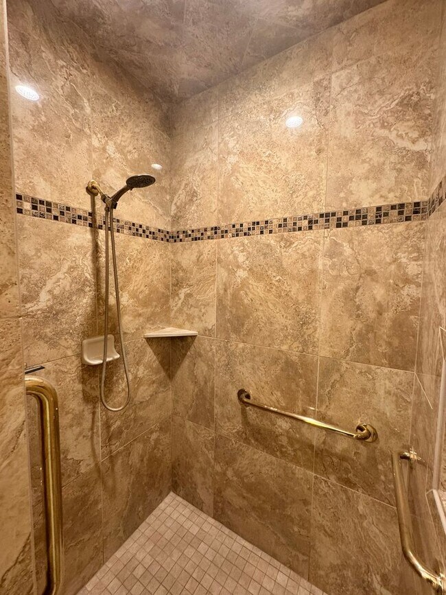 Building Photo - Upscale Executive Living