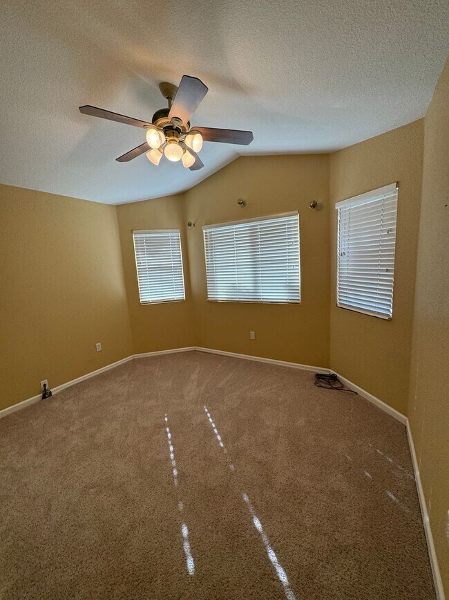 Building Photo - DEL WEBB 55+ Adult Community in Roseville!