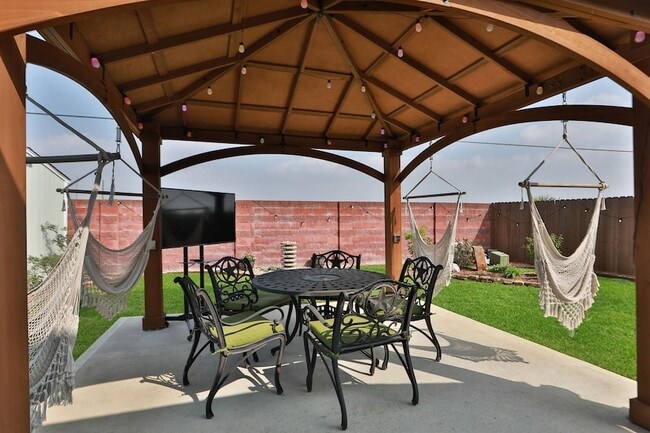 Building Photo - 8222 Groveland Hills Dr