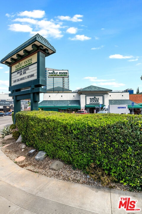 Building Photo - 4443 Saugus Ave