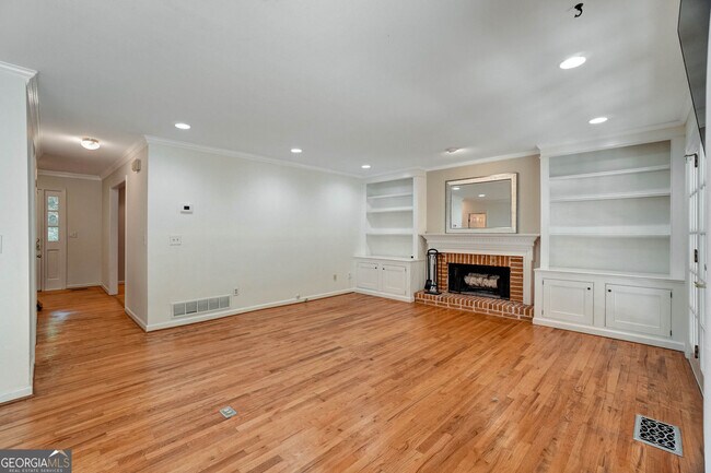 Building Photo - 295 Oakmere Rd