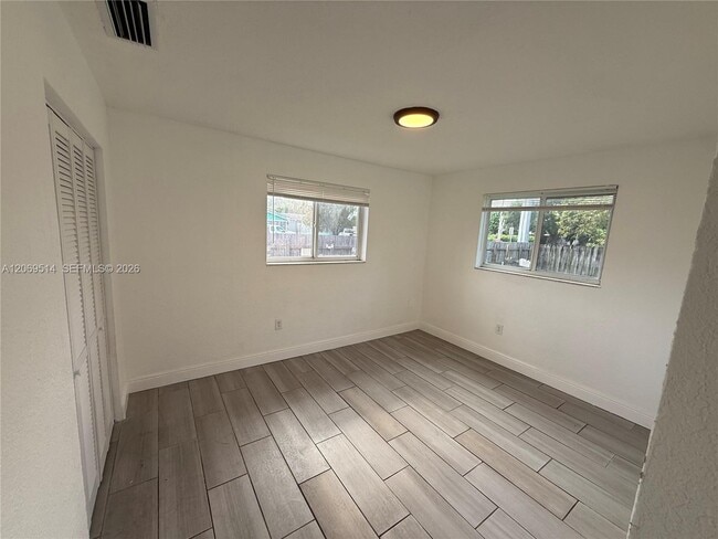 Building Photo - 170 NE 174th St