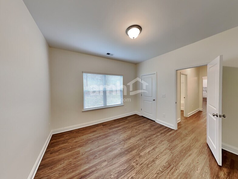 Building Photo - 106 Oscar Ct