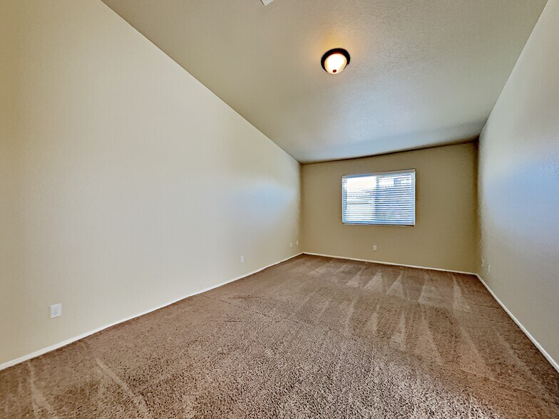 Building Photo - 918 Blue Arroyo Dr