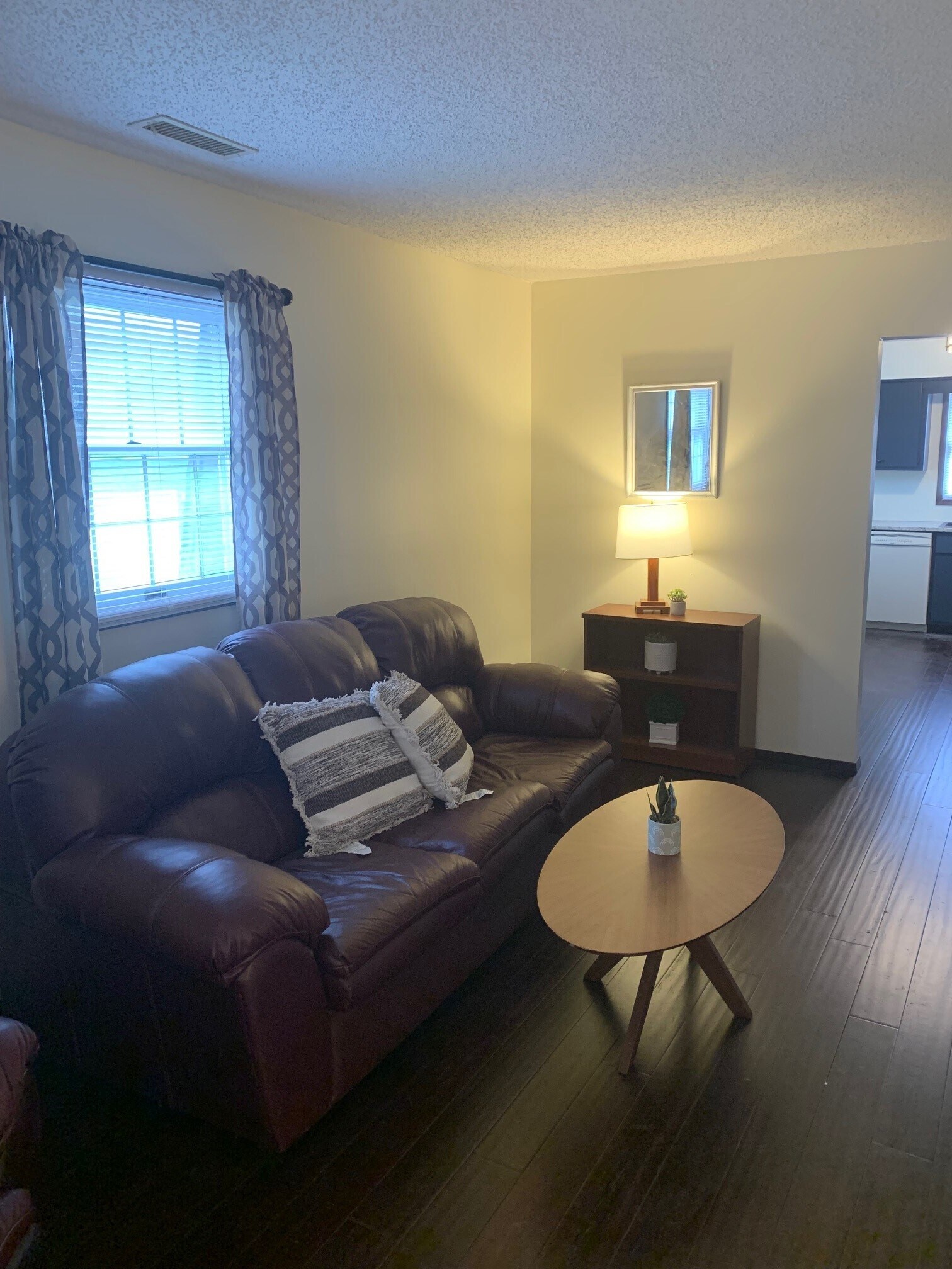 Building Photo - 617 4th St