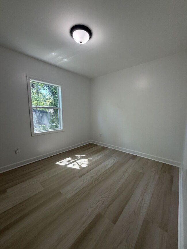 Building Photo - 3482 Lamphier Ave