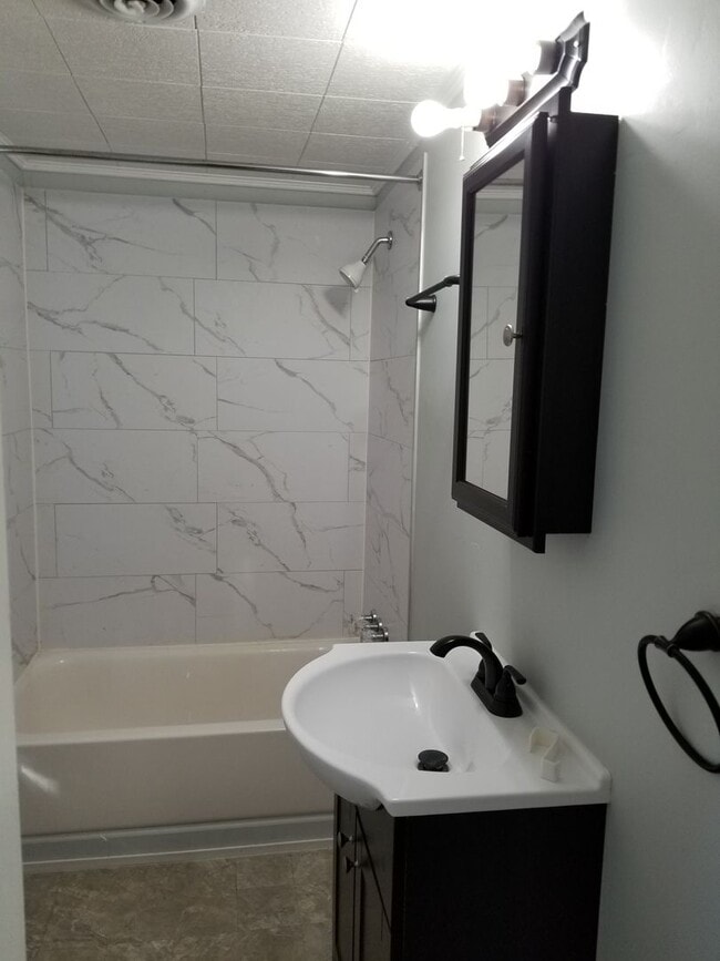 Building Photo - 224 W North St